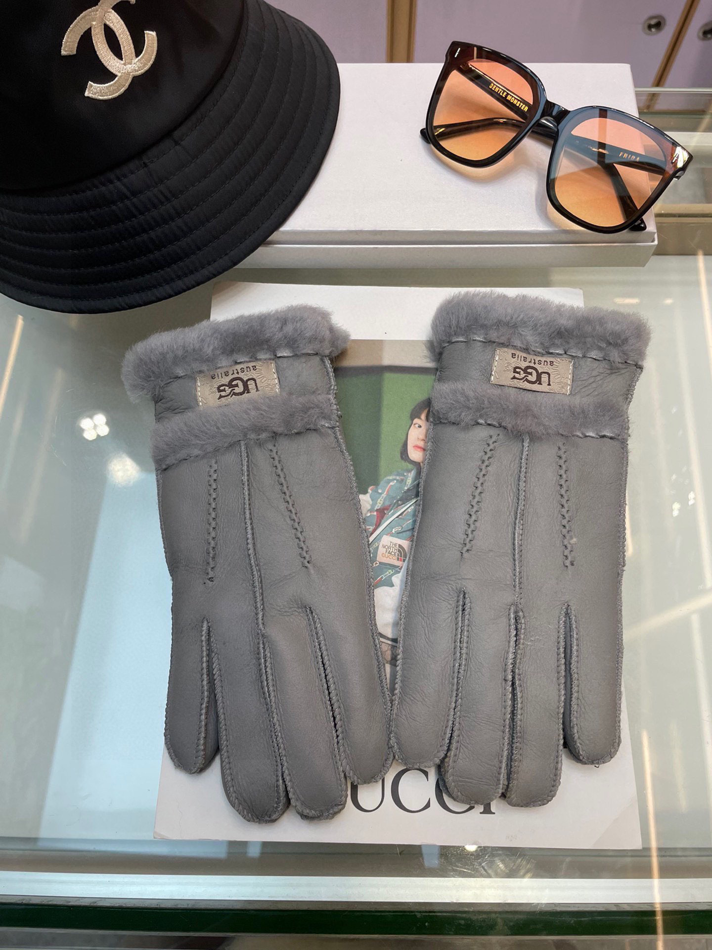 UGG Sheepskin Gloves Woman UGG Sheepskin Gloves Woman