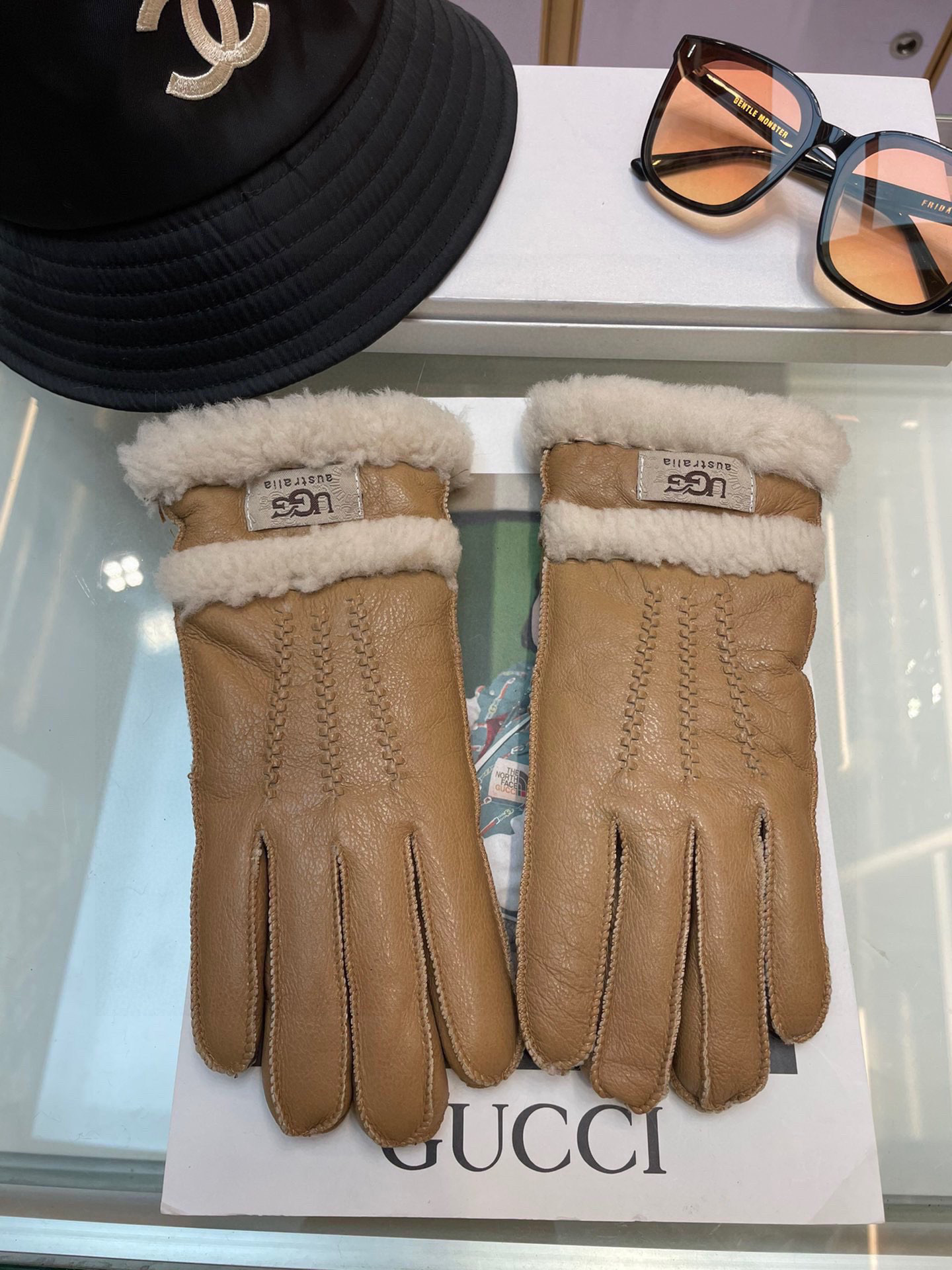 UGG Sheepskin Gloves Woman UGG Sheepskin Gloves Woman