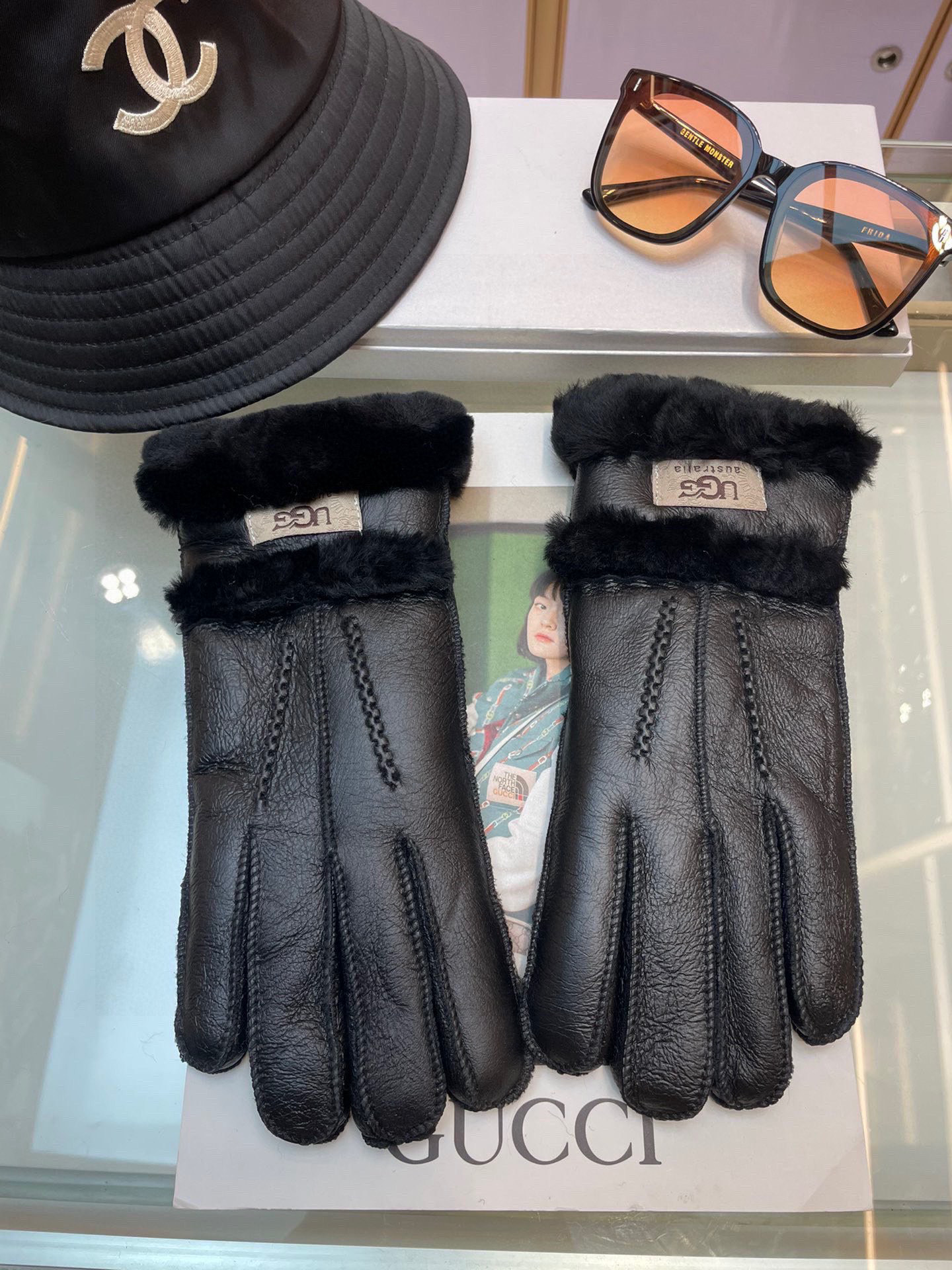 UGG Sheepskin Gloves Woman UGG Sheepskin Gloves Woman