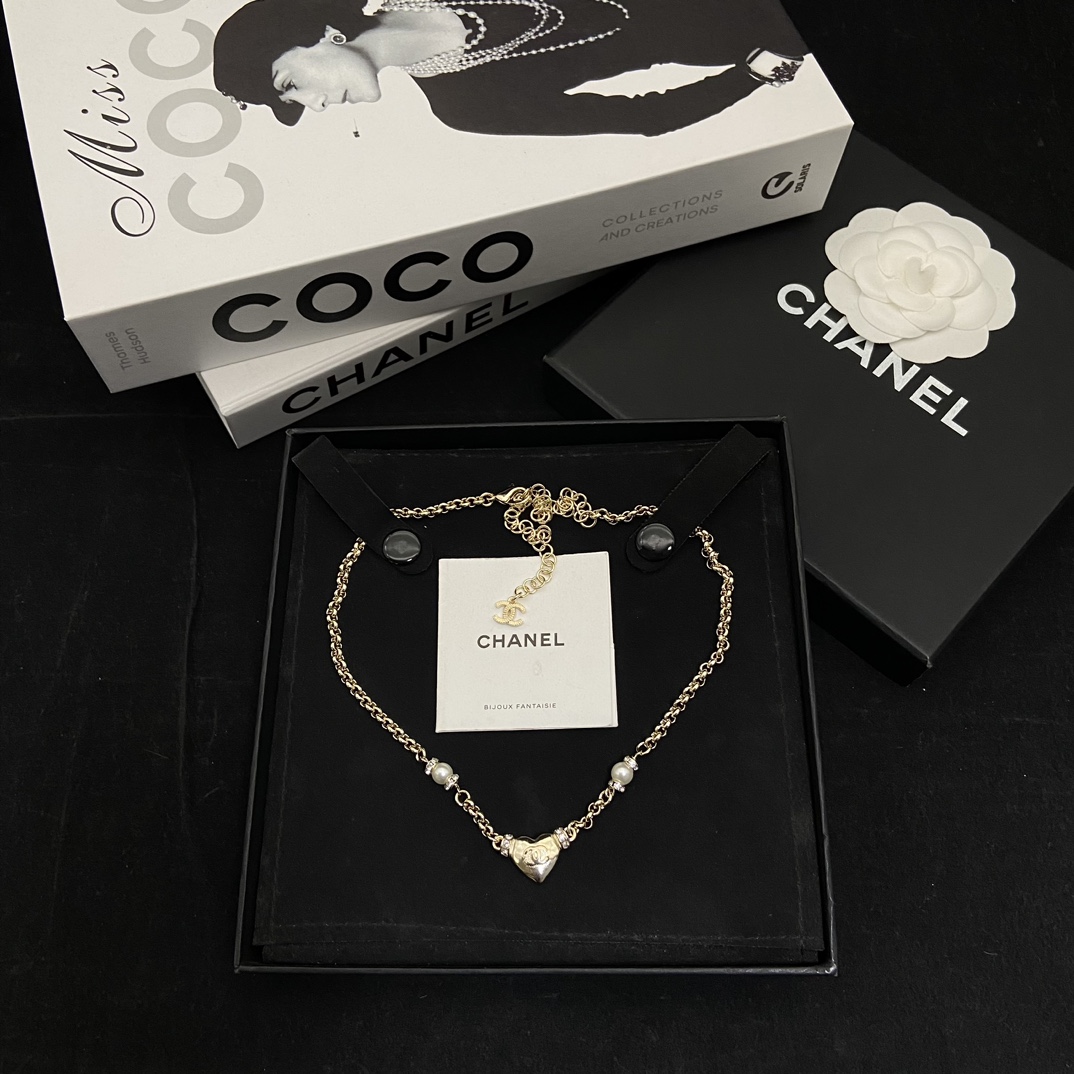 Chanel 24P Vintage Gold Heart Pearl Necklace