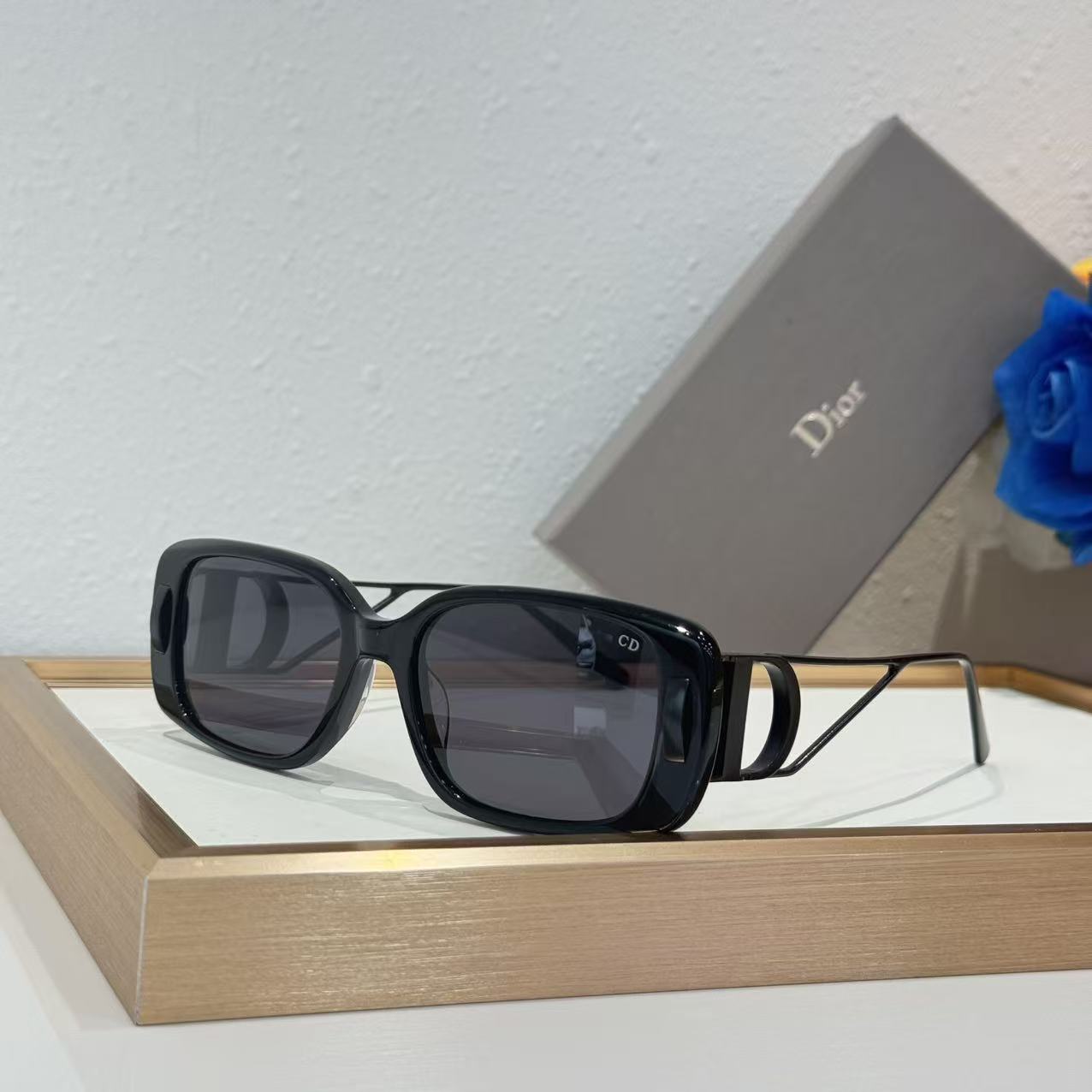 Diormodel Model: DSGTA47UCR Size: 55-18-140