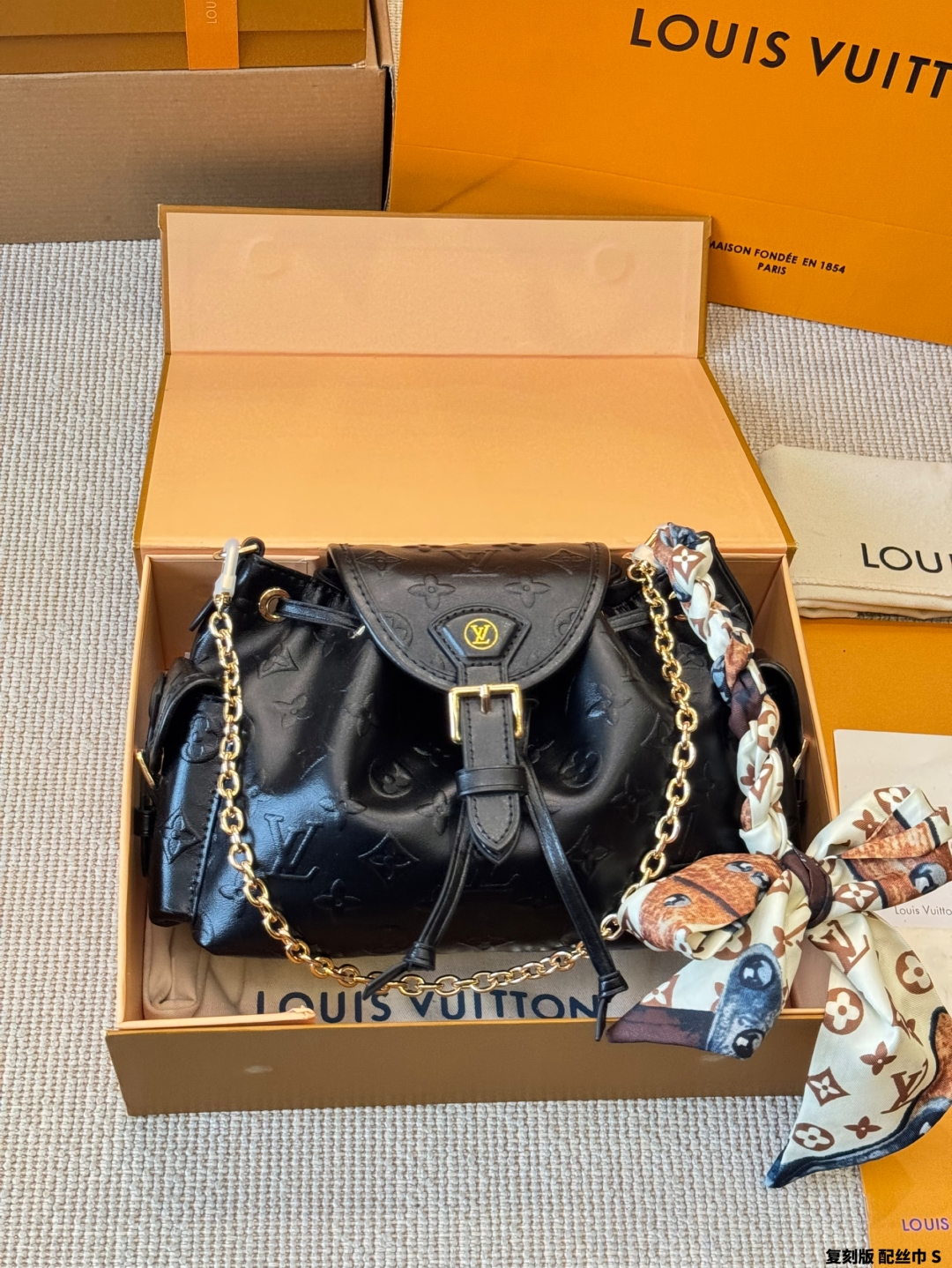 Reproduction edition with silk scarf
LV ODYSSEE Backpack
2023 New Old Flower Small BB Backpack
Top quality original cowhide
Size 23/17cm
